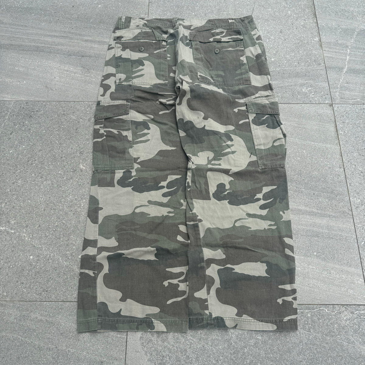 faaaaat camos - 38x30”