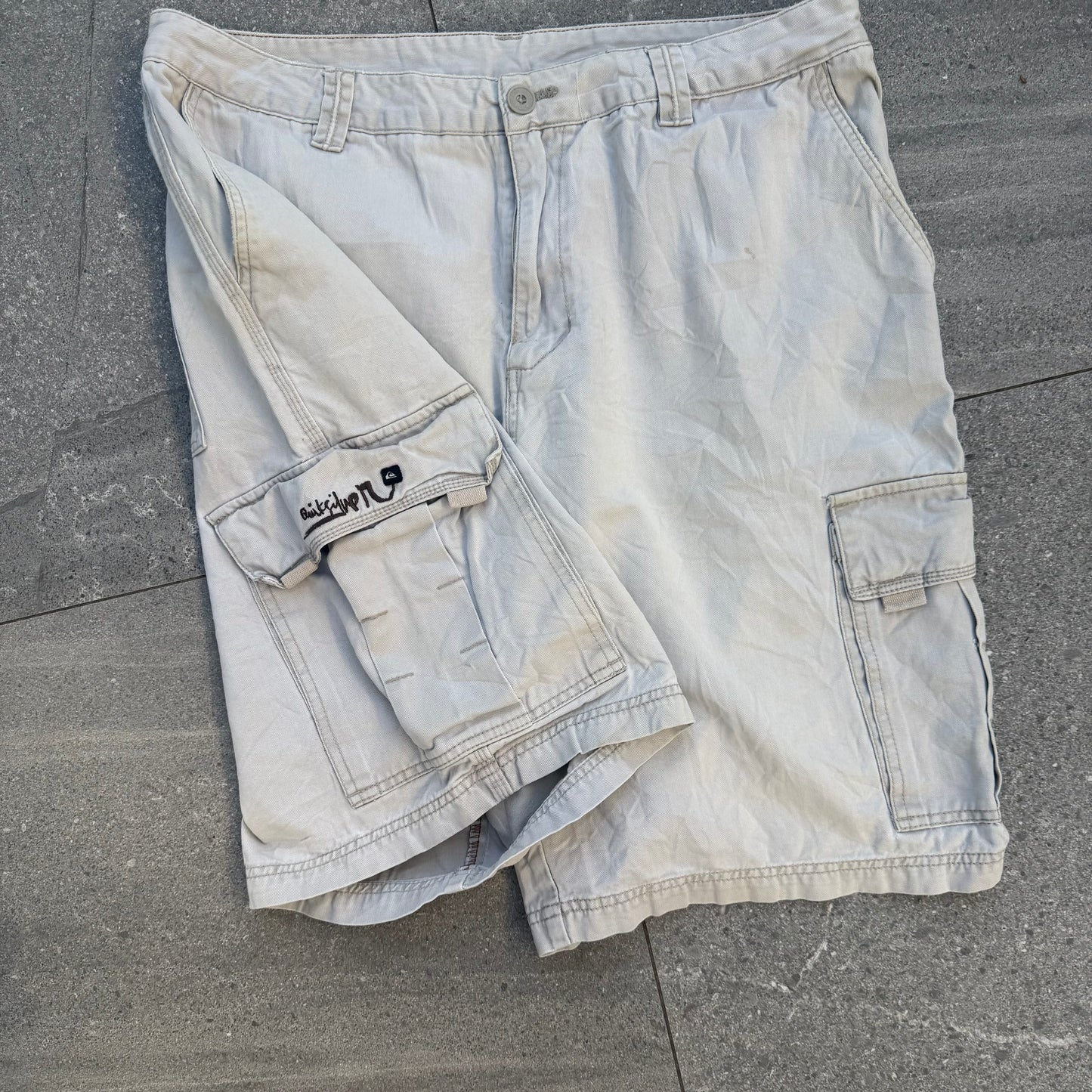 the CLEANEST tan quiksilver shorts (below knee fit) - 36”