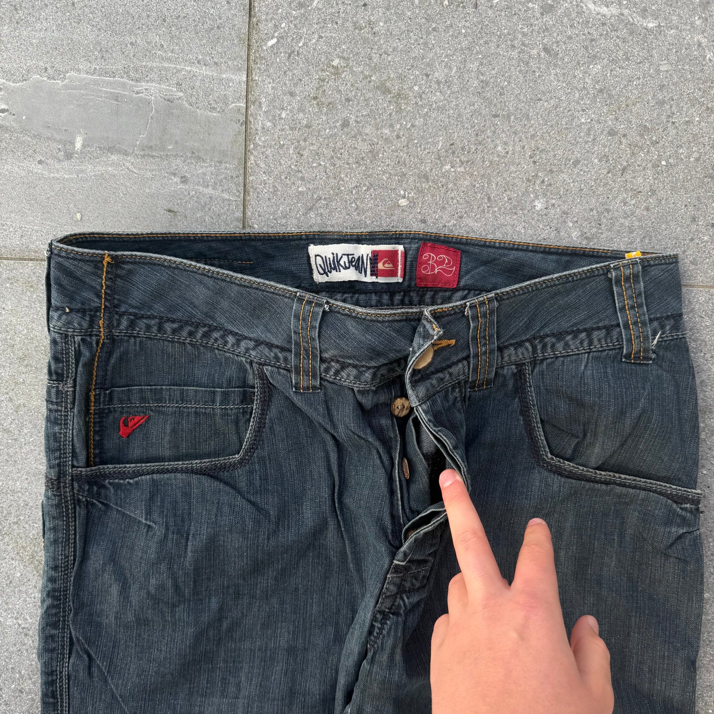 button fly quiksilver bootcuts - 34x33”