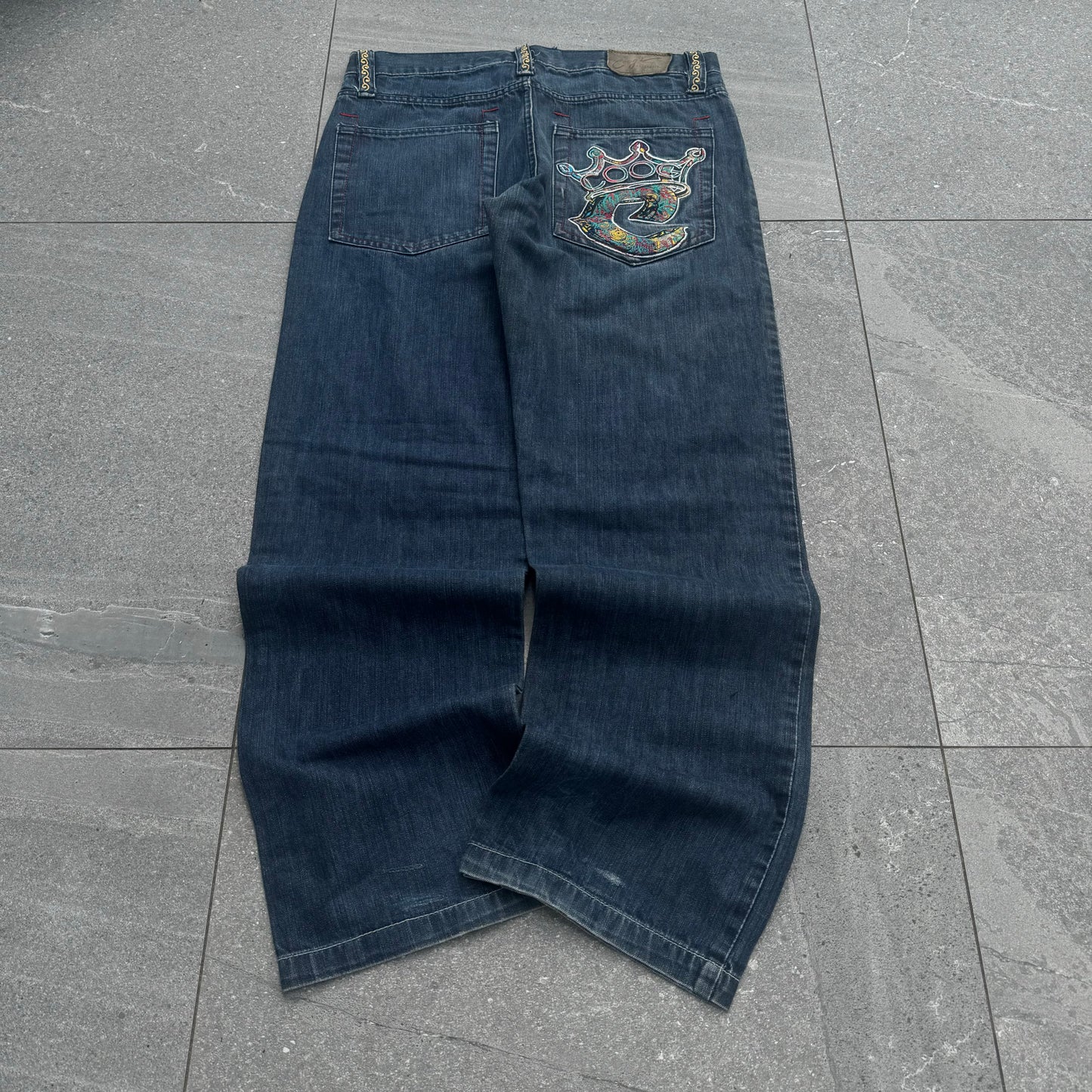 coogi crowns - 36x33”