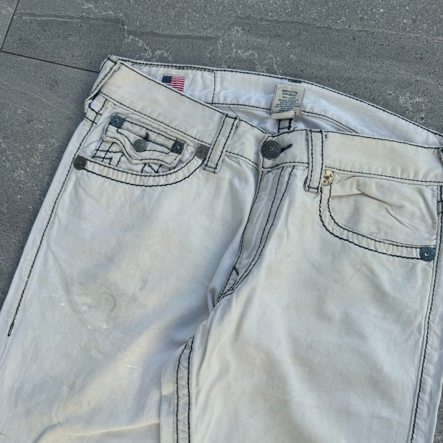 white trueyz - 36x31”