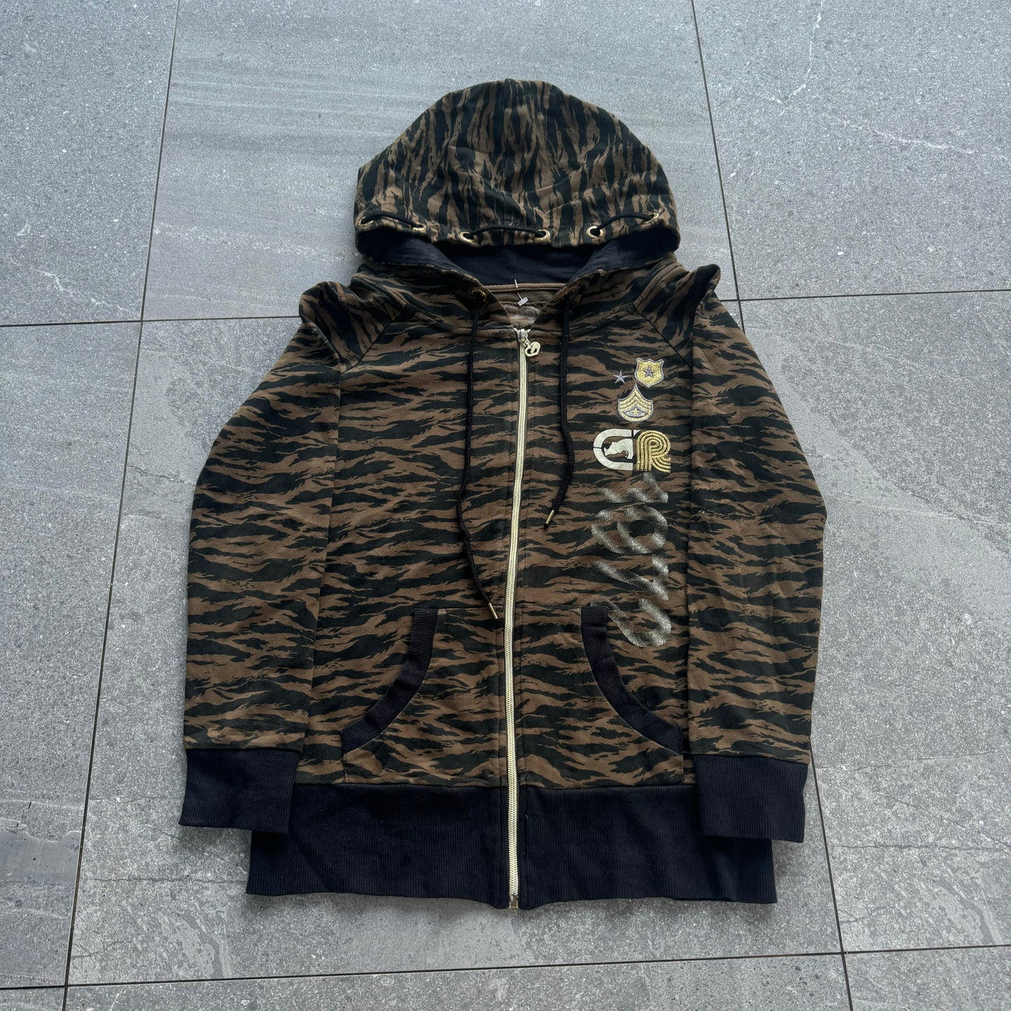 ecko - one of those chicks hoodies thatre tight af and they wear w some low rise jeans (maybe this is u)? - S