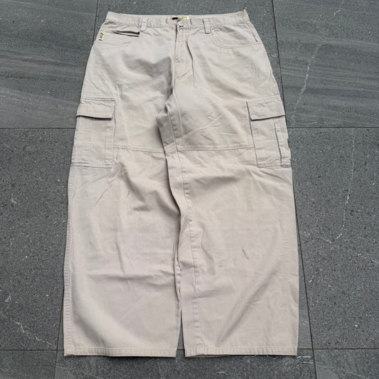 rare tan southpoles 🧼 - 38x30”