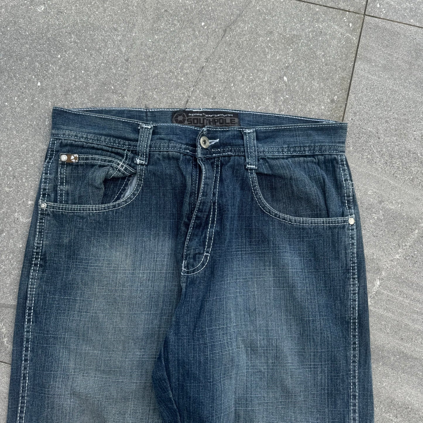 classic southpoles - 33x31”