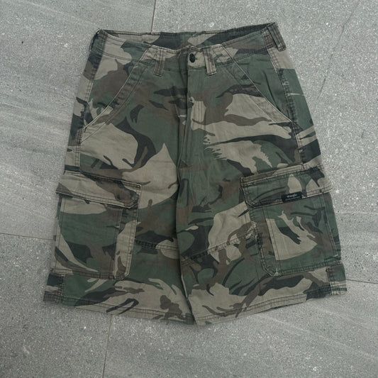 wrangler camo shorts - 32x11”