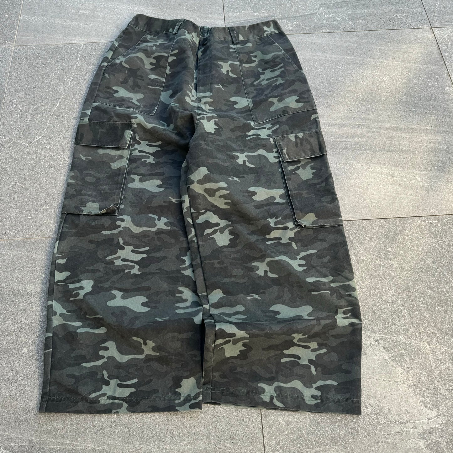 fattest camo pants i’ve ever seen - 36+ (elasticated waist)