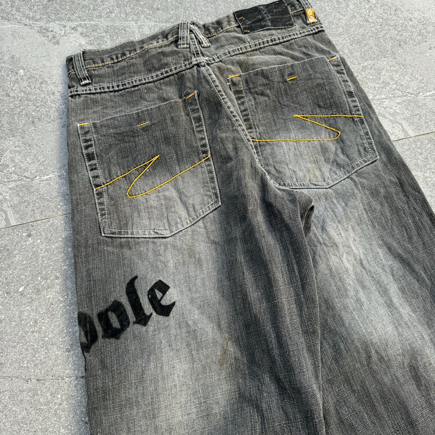 grail southpole crowns - 32x32”