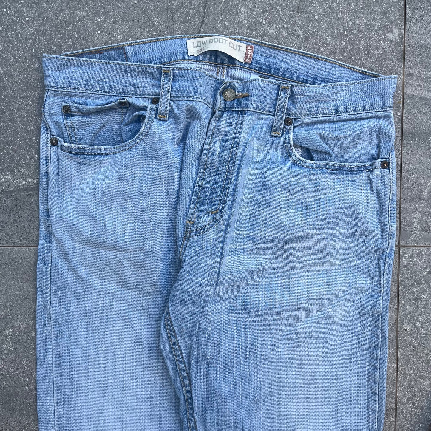 goat status lightwash levi 527 low bootcuts - 36x34”