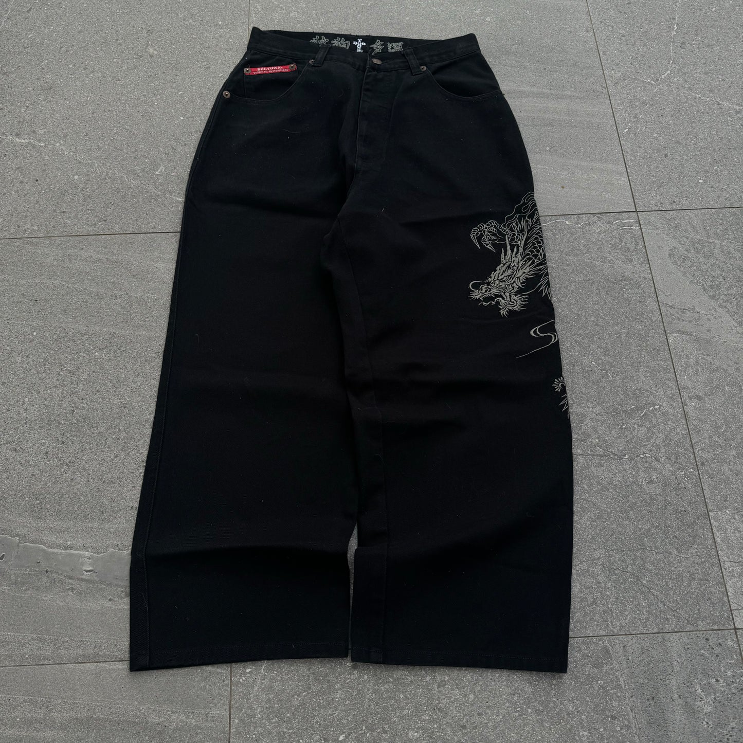 grail black dogtowns - 30x28”