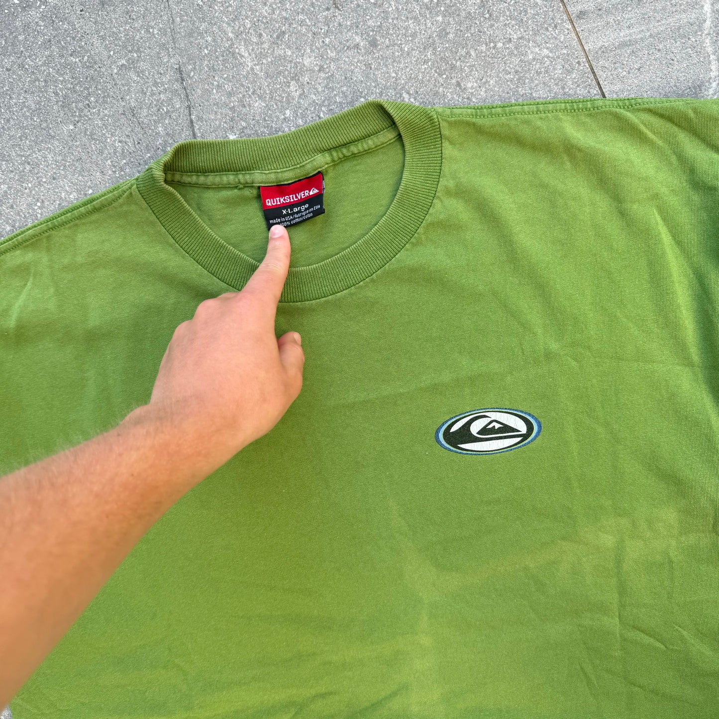 absolutely gorgeous 90s quiksilver tee - XL