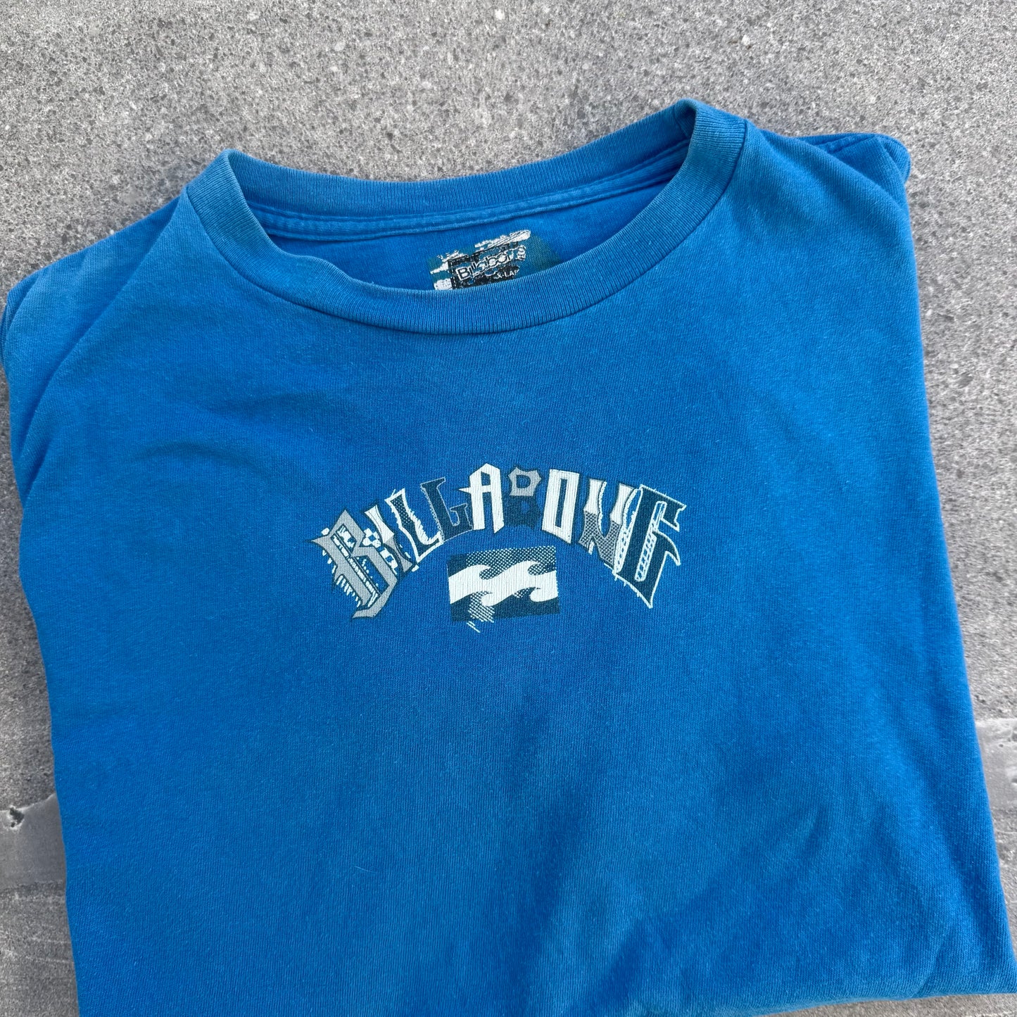 beautiful blue billabong tee - M