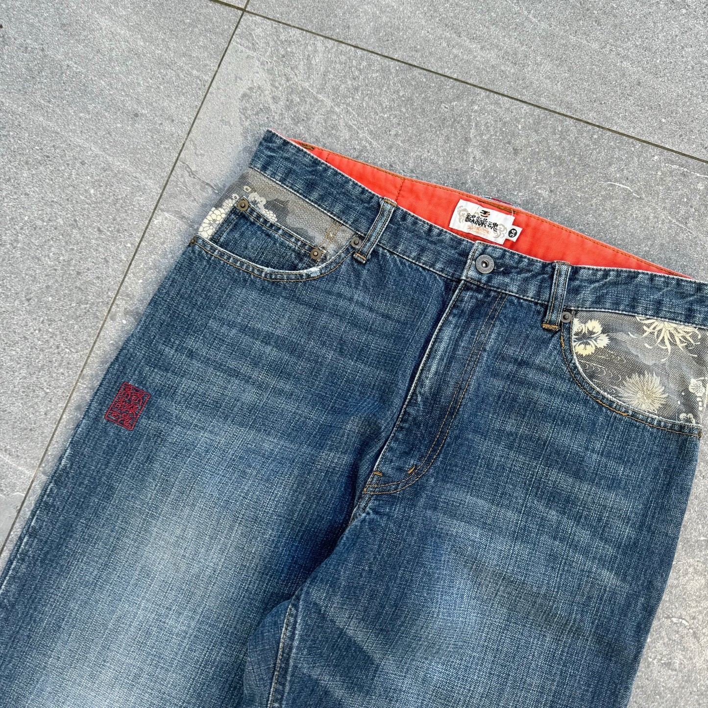 beautiful karakuri - 33x27” (38.5 outseam)