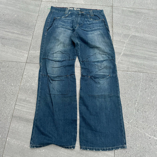 free gate bootcuts - 34x32”