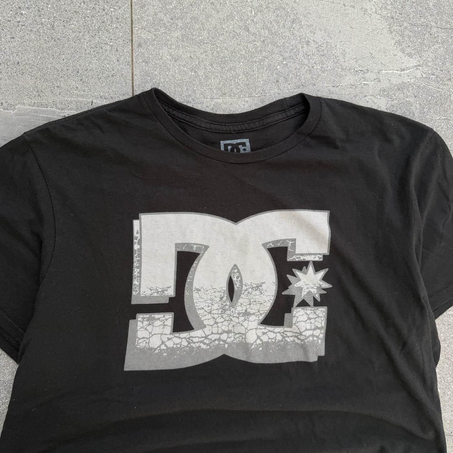 DC statue tee - L