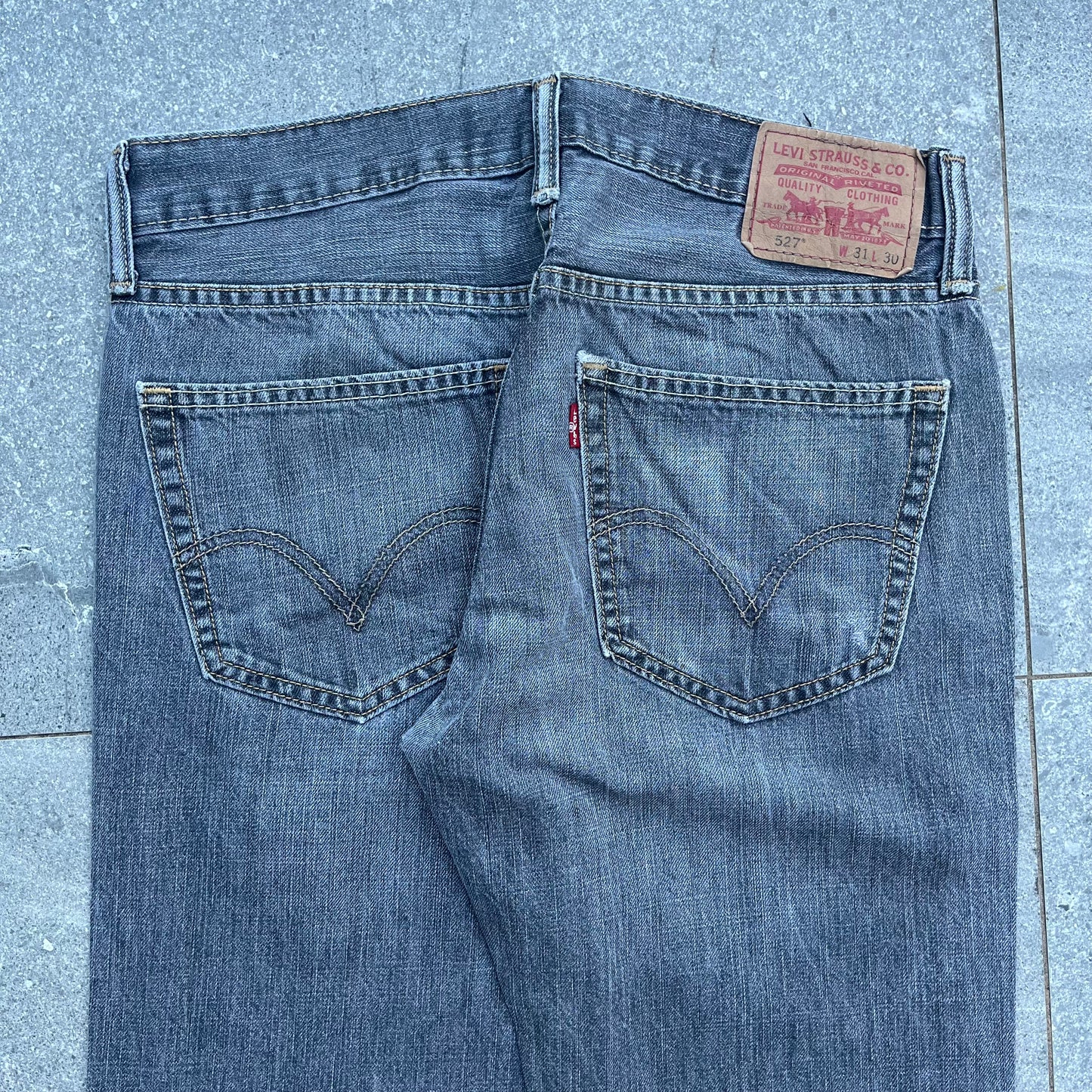 dark bootcuts are always so goated. 527 levi bootcuts 31x31”