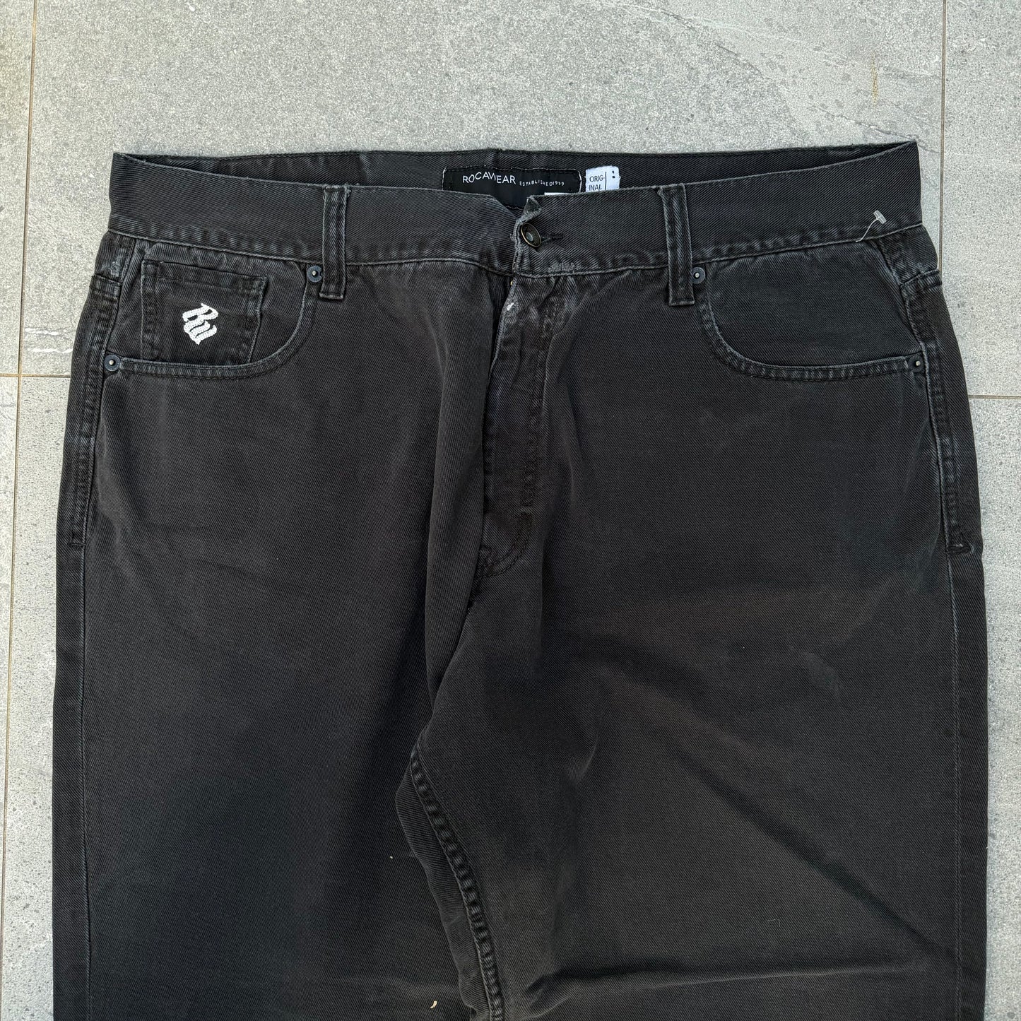 rocawear contrast hits - 40x30”