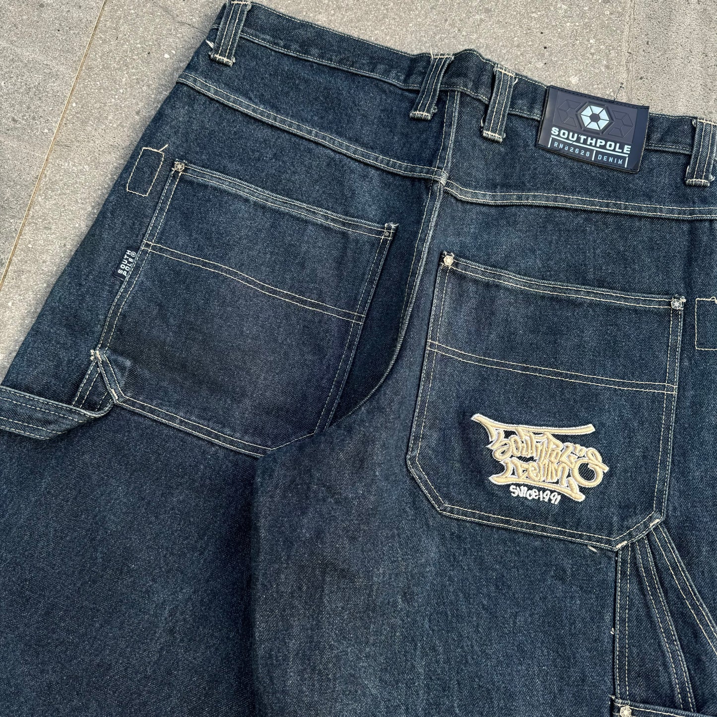 immaculate southpole graffiti carpenter jorts - 36”
