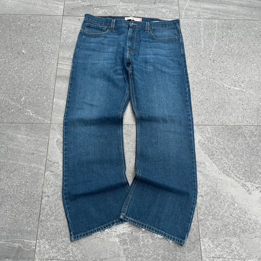 clean levi 527 low boocuts - 38x32”