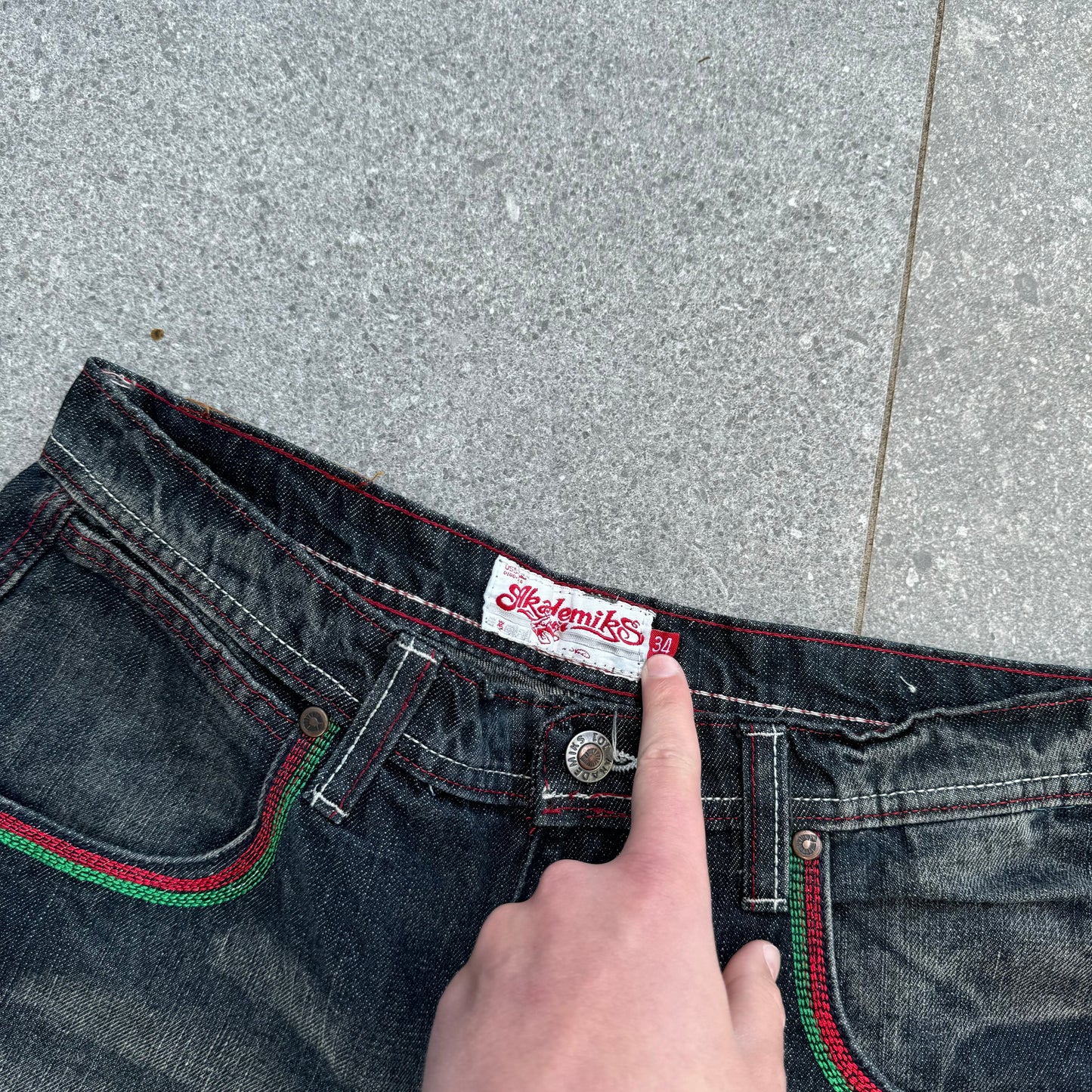 akademiks jorts - 33”