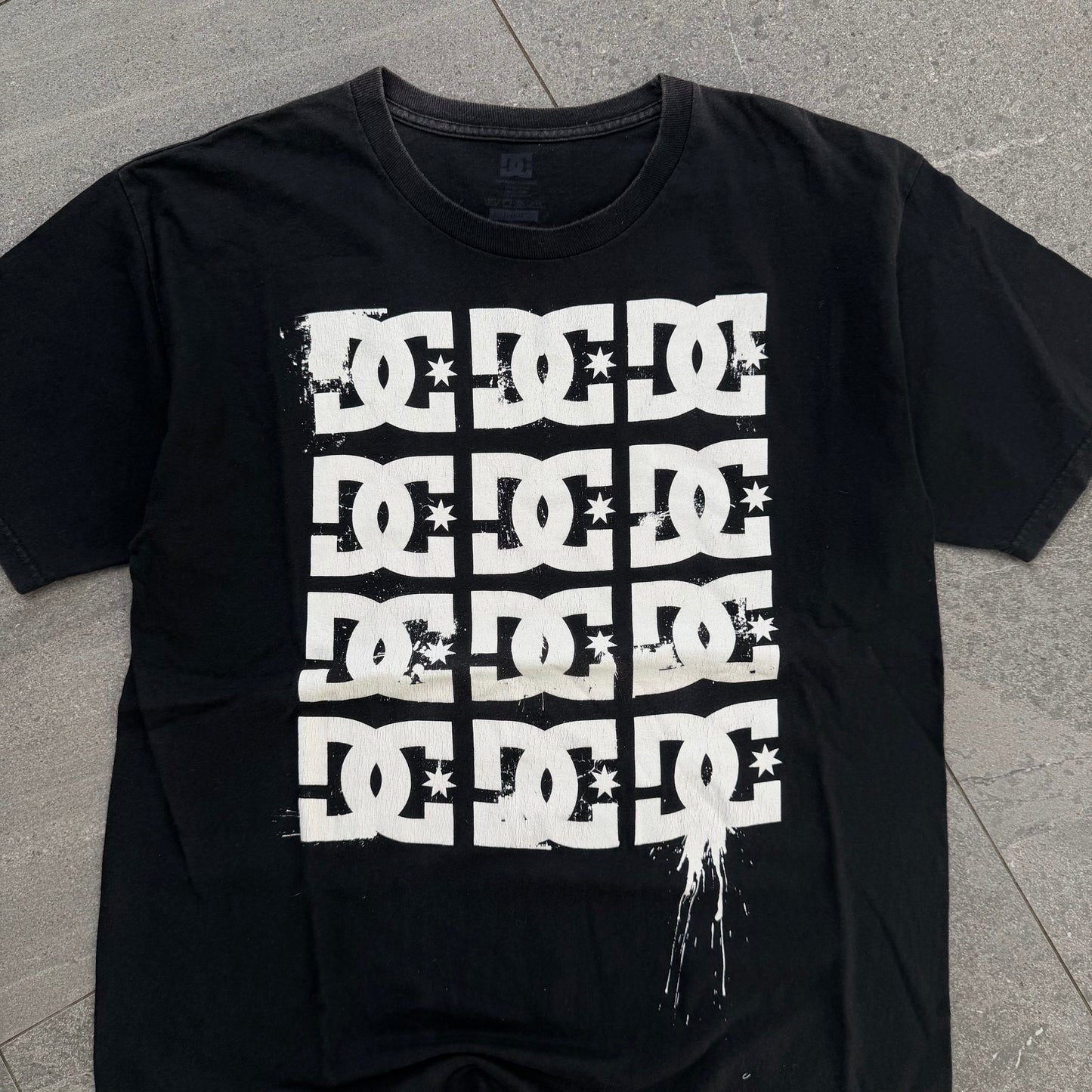 perfectly faded DC tee 🤌 - L