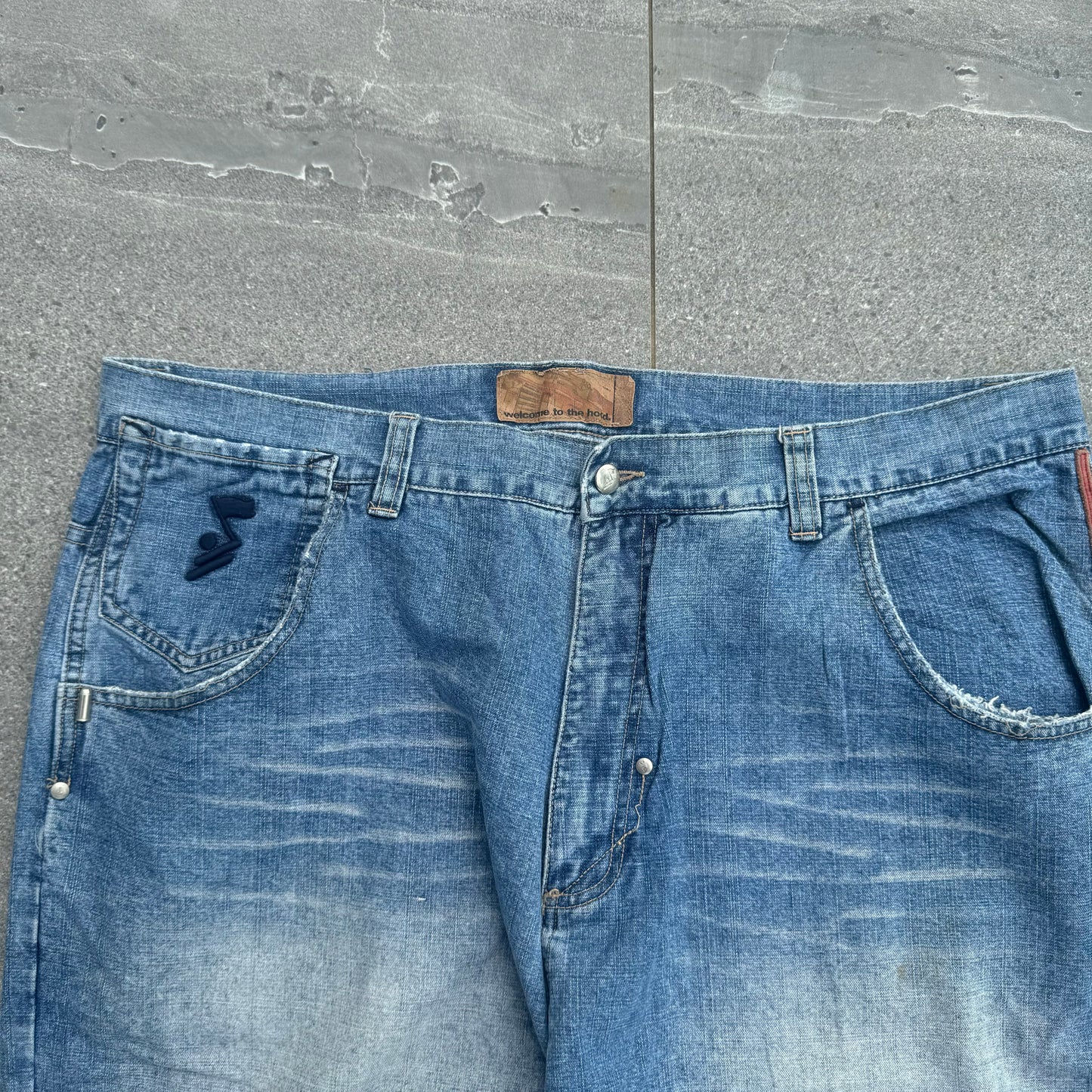 WELCOME 2 THE HOOD. 42x34”