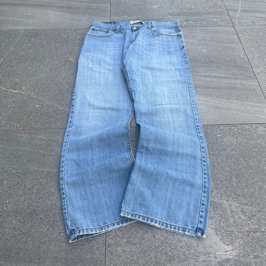 lightwash levi low rise bootcuts - 34x32”