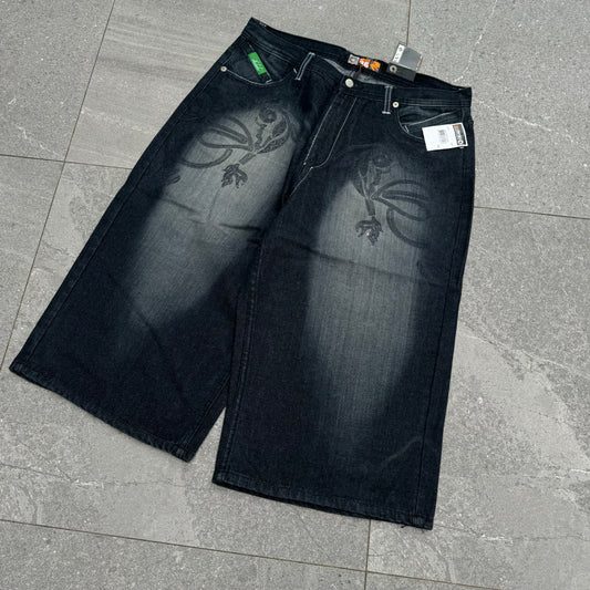 beaaaautiful laser engraved akademiks jorts - sizes 38”