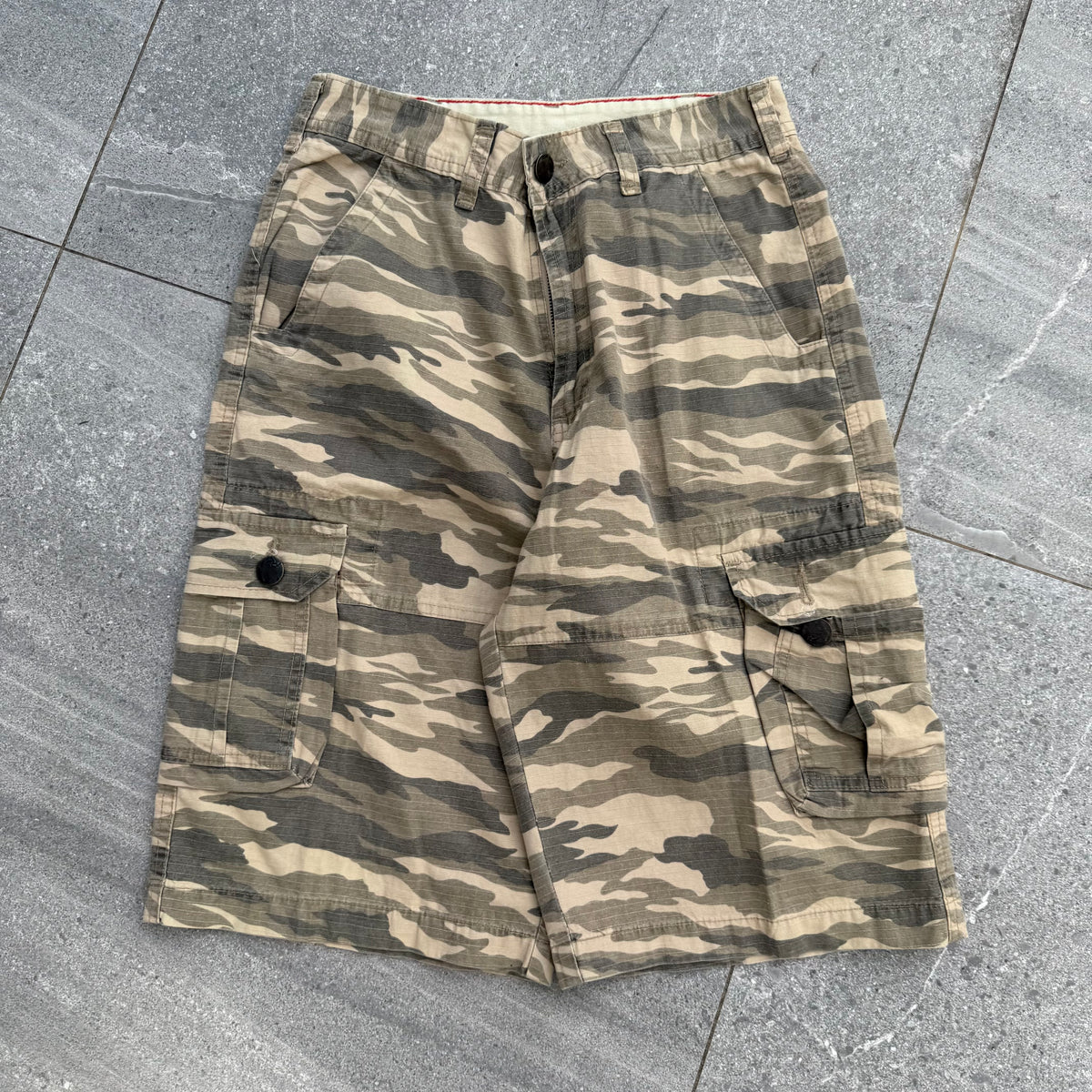 below knee camo cargos - 28”