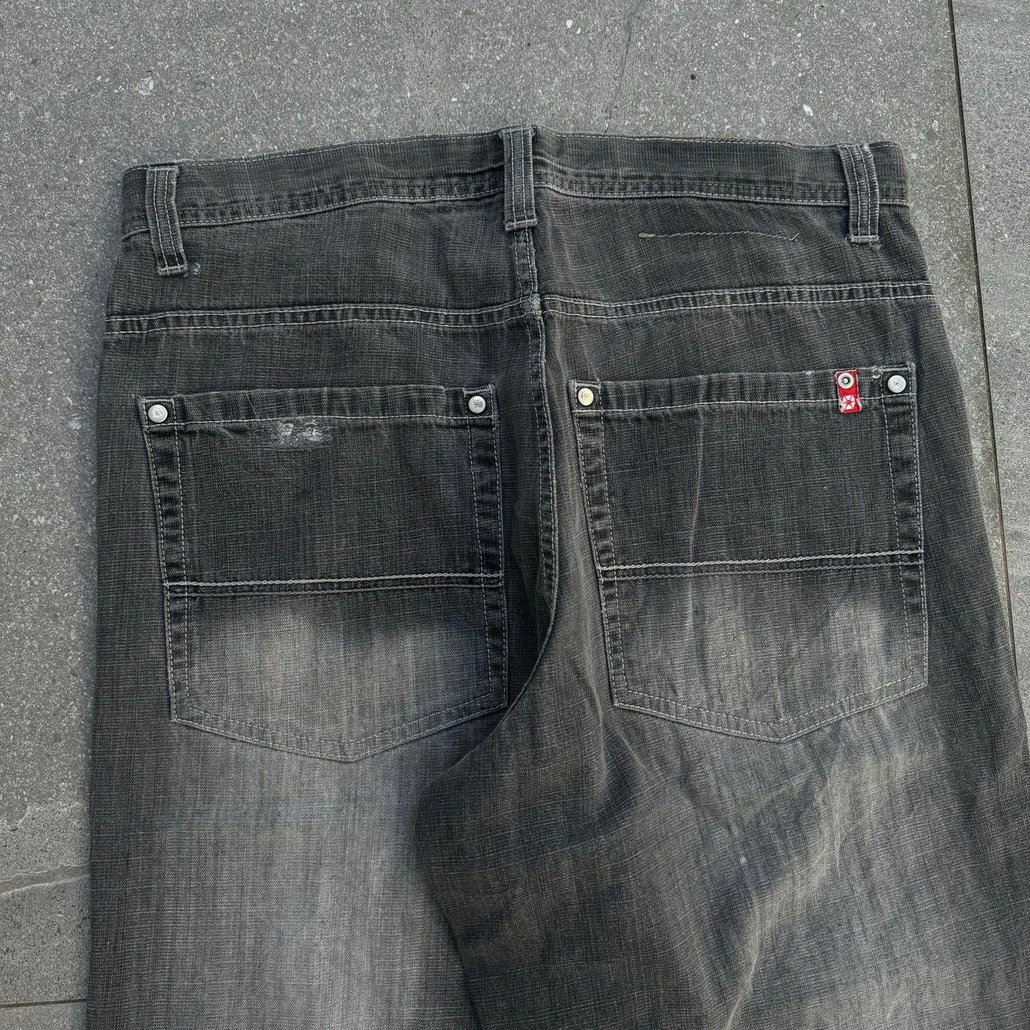 my last pair of redtabs 🥀 35x31”