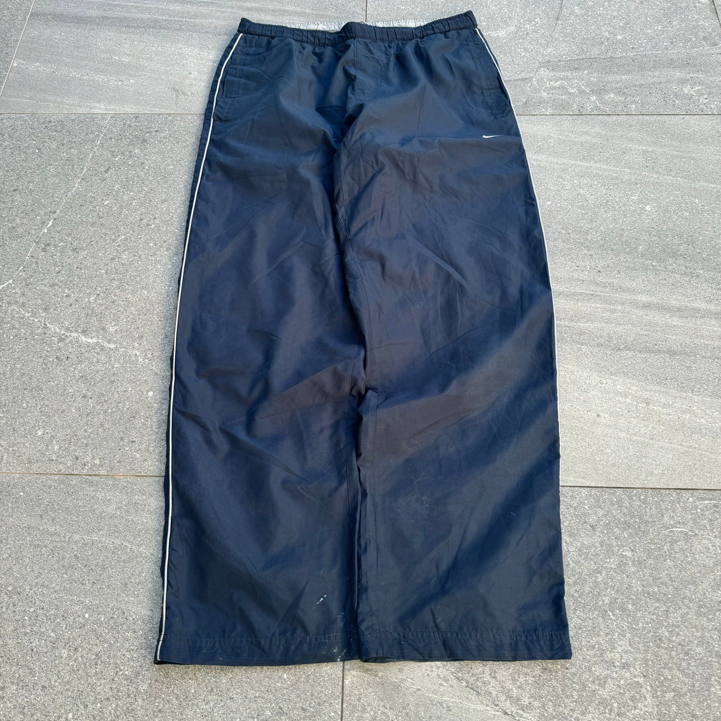 OG nike trackies - L