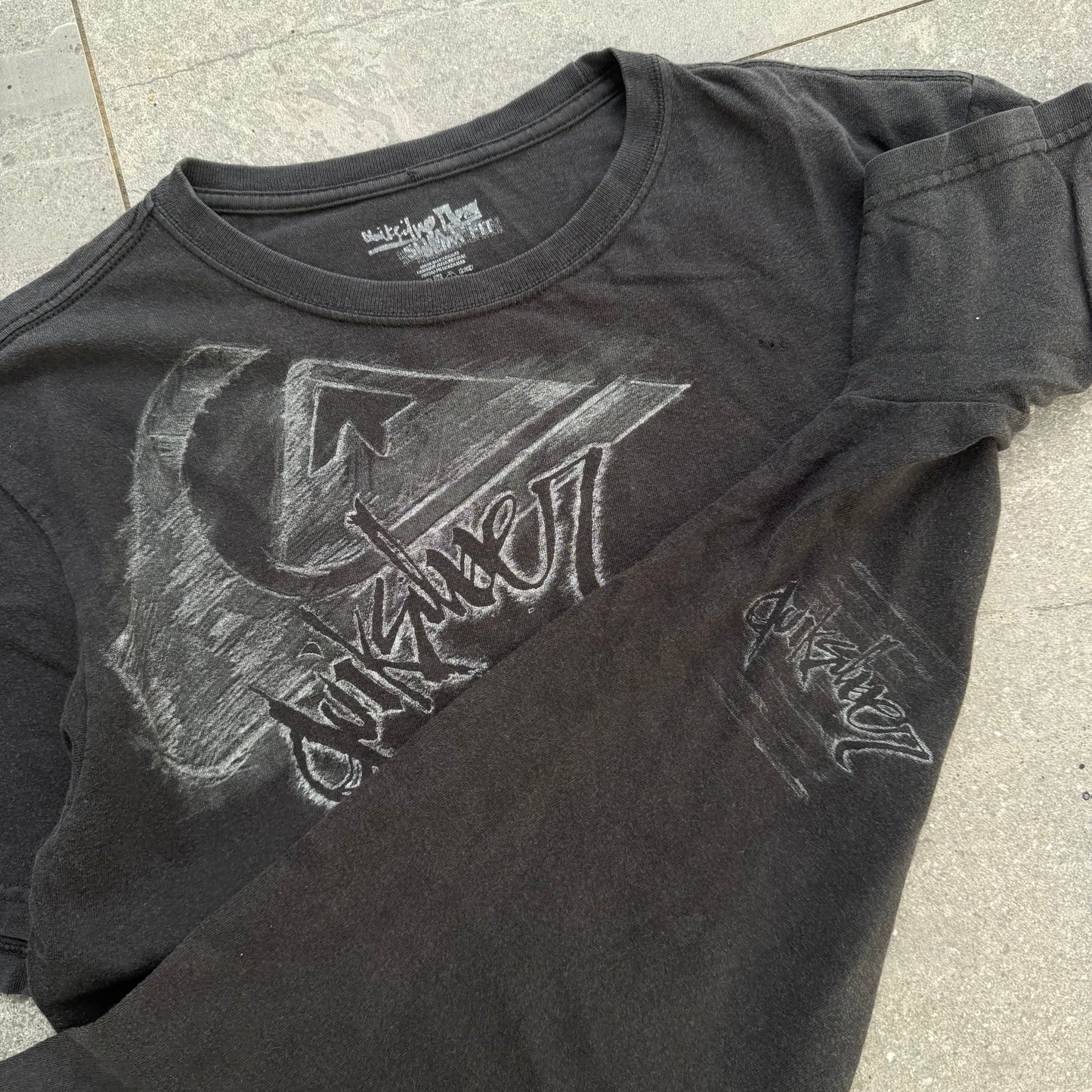 absolutely gorgeous quiksilver tee (colours r so nice irl) - M