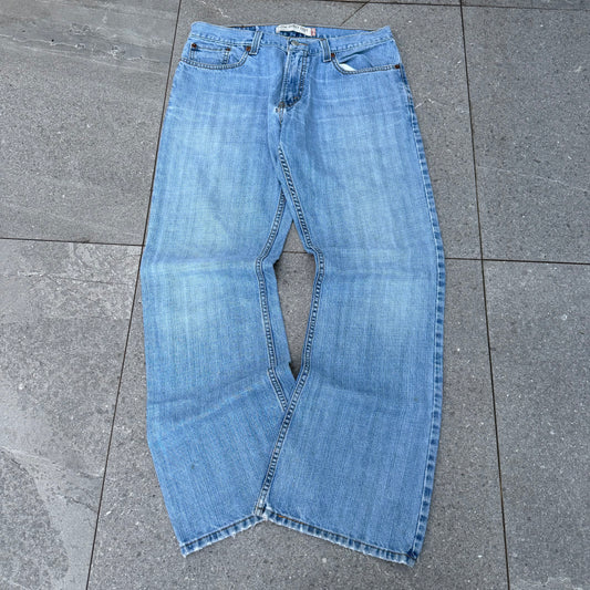 farkkk these r nice. levi 527 low bootcuts - 32x31”