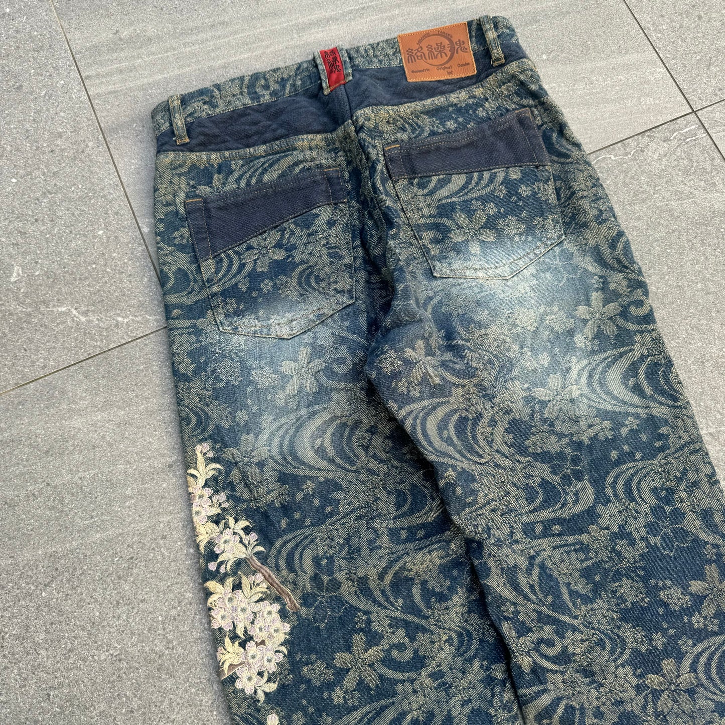 (karakuri) the most beautiful and intricate pair of jeans i’ve ever seen - 33x30”