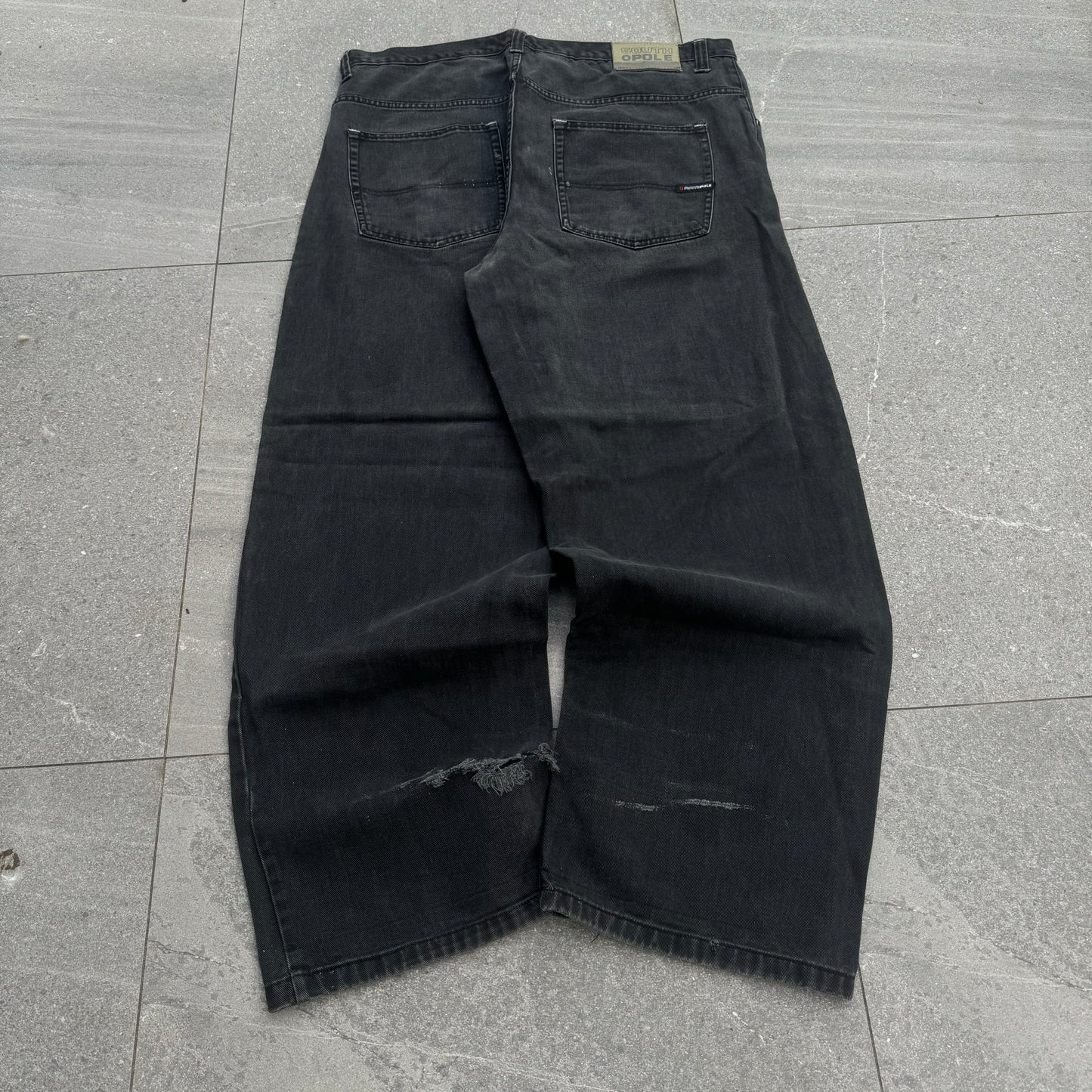 fattest black southpoles - 42x32”