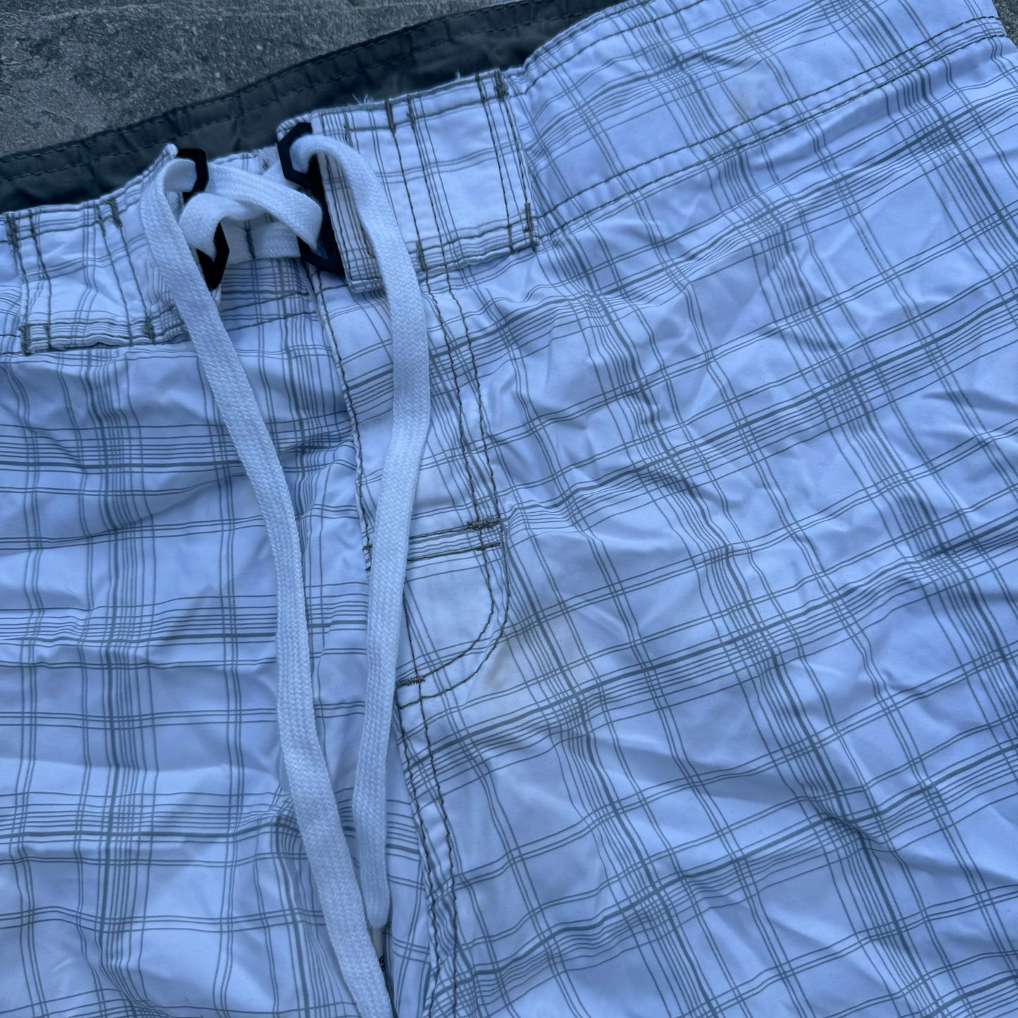 GRAIL BILLABONG SHORTS - 36x12”