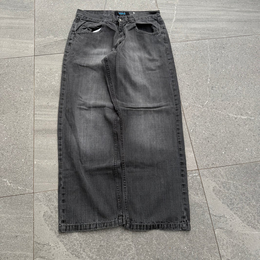 just some tidy af black faders - 30x39”