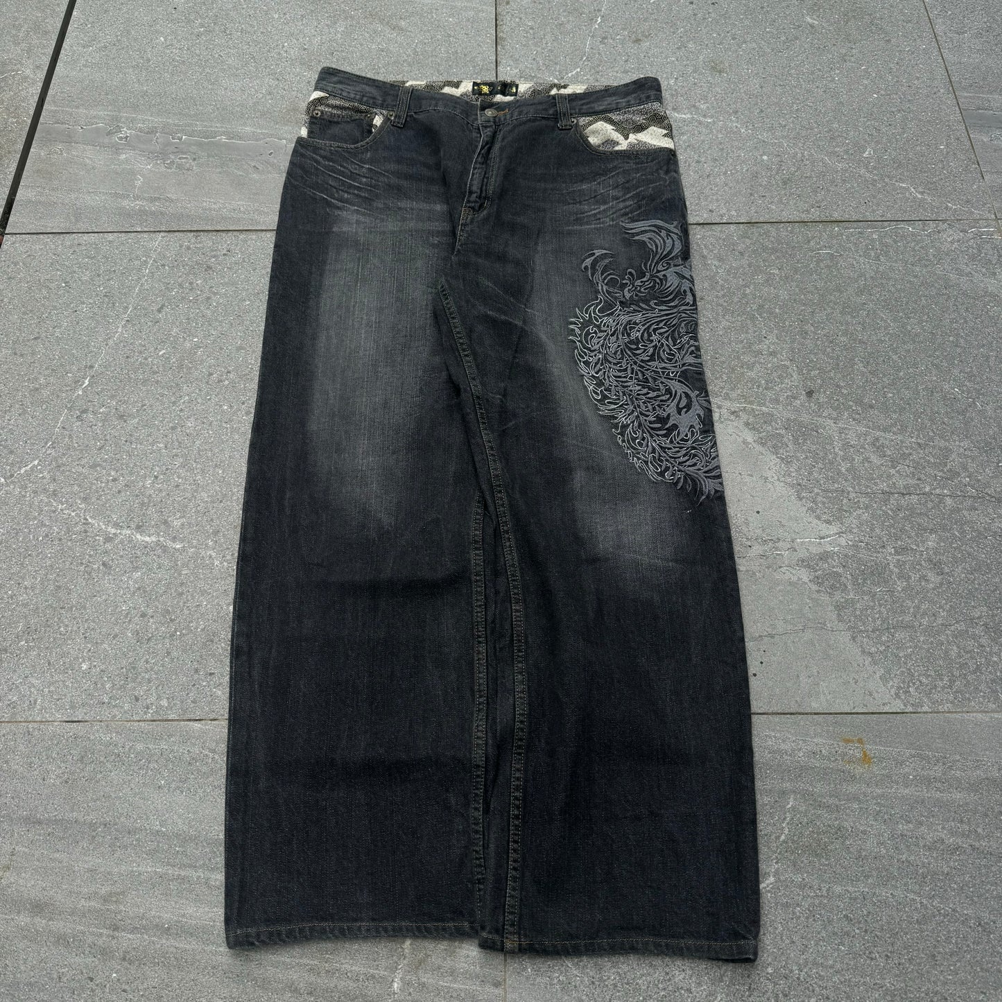 HARDDD buten multi pockets - 36x30”