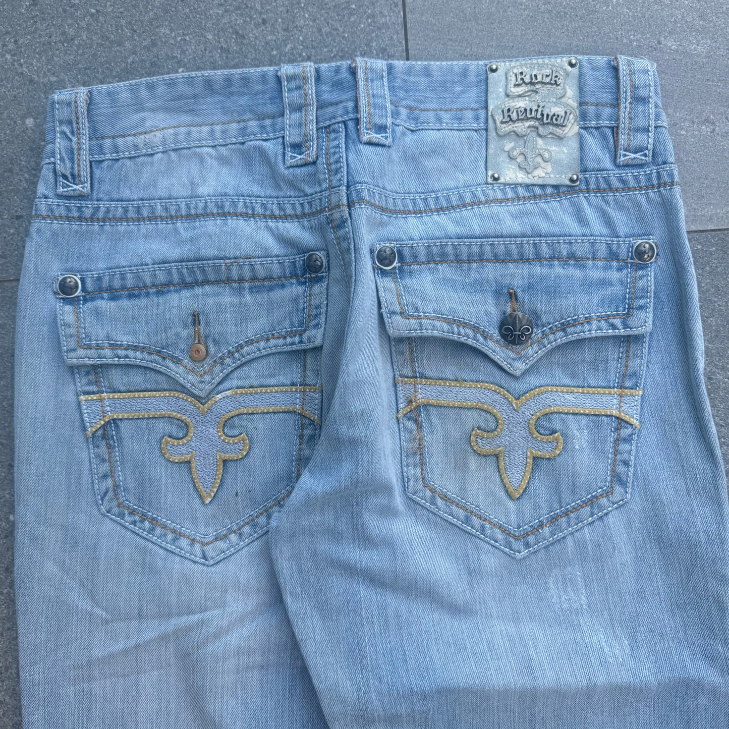 rock revival straights - 32x33”