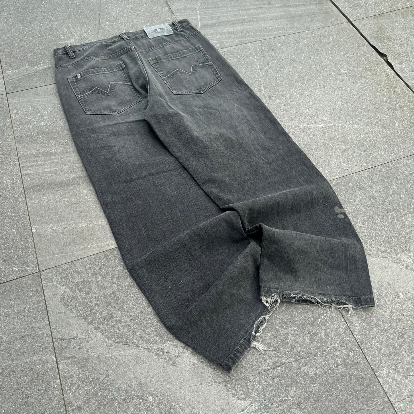beaaaut grey fader southpoles - 36x32”