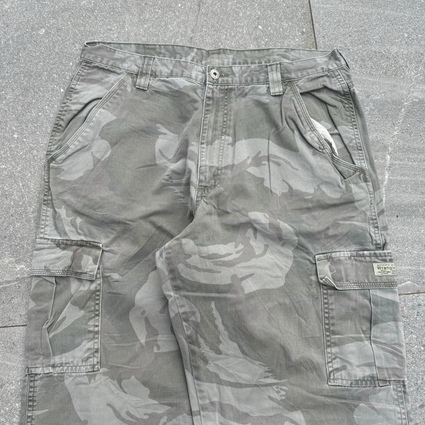 wrangler camos - 34x32”