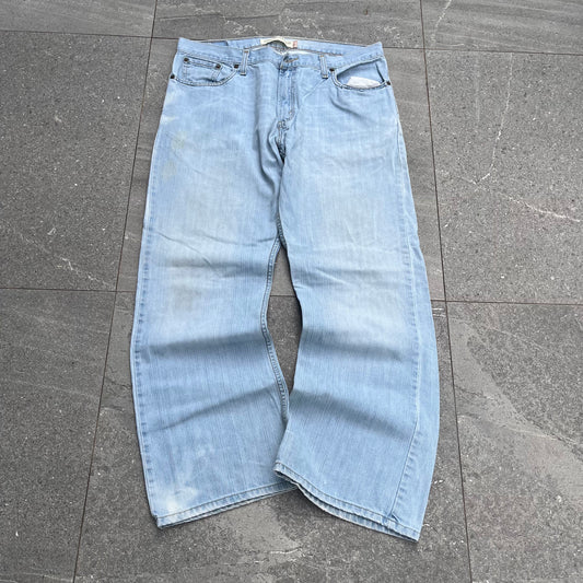 lightwash levi 527 low bootcuts - 34x30”