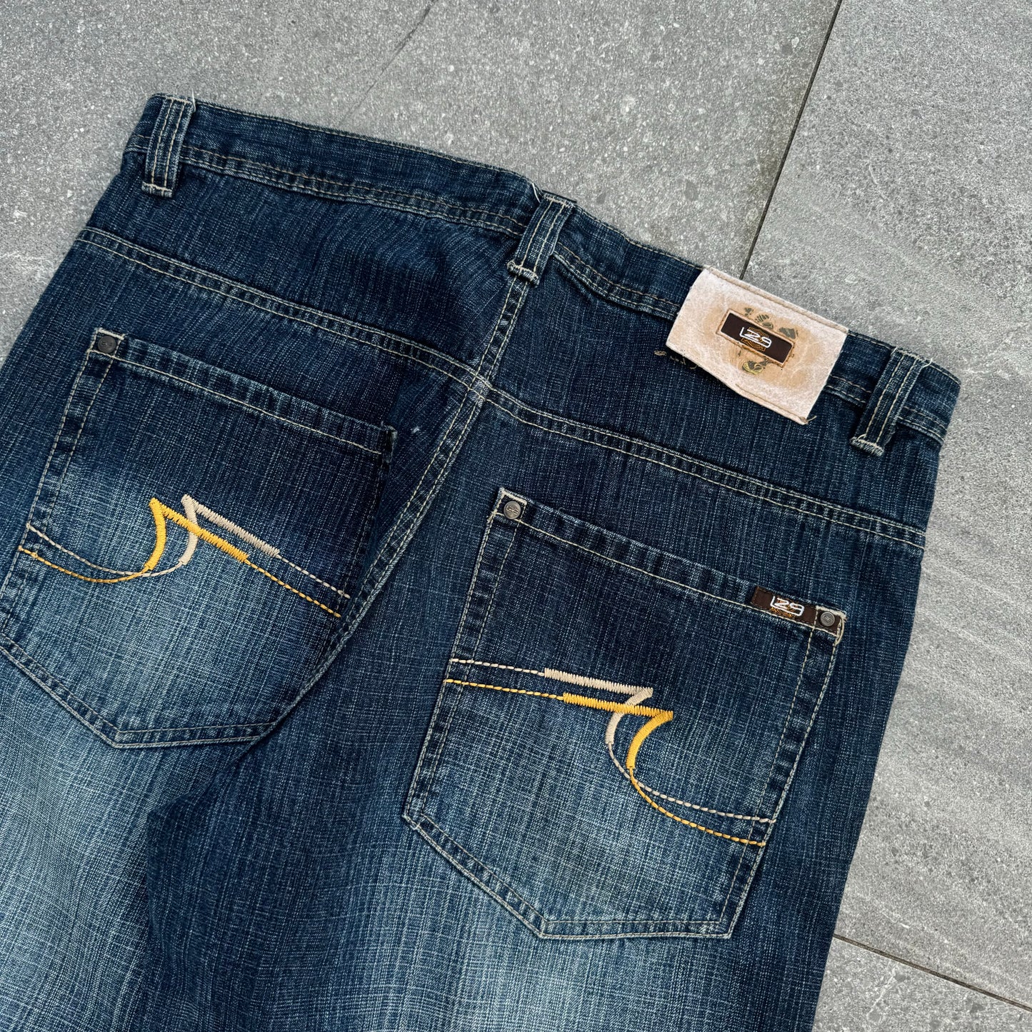 these jeans were made in the same factory as southpoles (they fit like redtabs) - 38x32”