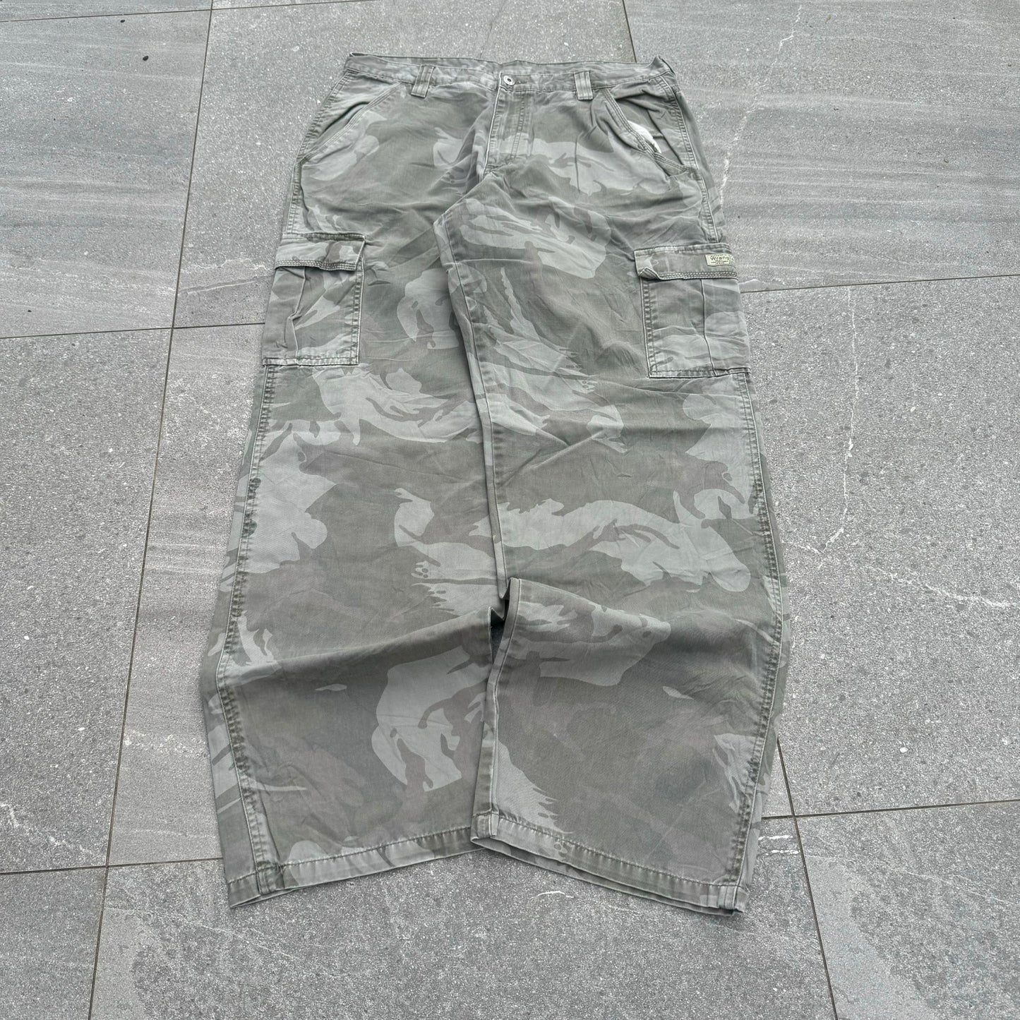 wrangler camos - 34x32”