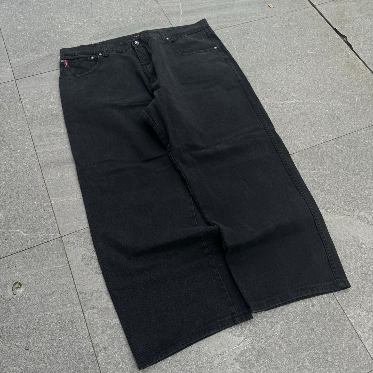 hugeeee pelle pelle - 44x32”