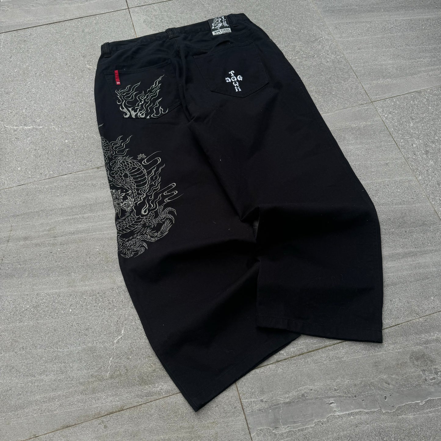 GRAIL BLSCK DOGTOWNS YOOOOO 38x31”