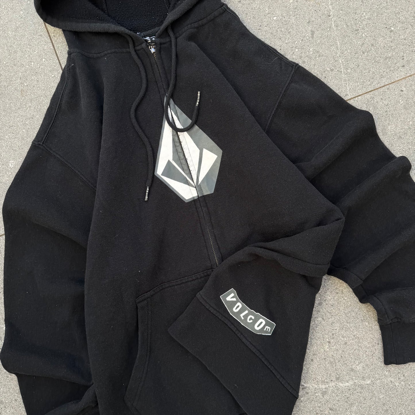 goated volcom fader - L
