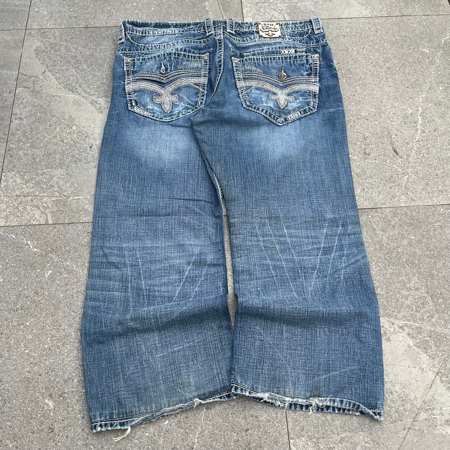 fat fat fat. these rock revivals are fat and baggy and fit so so good. yum yum yum 40x30”