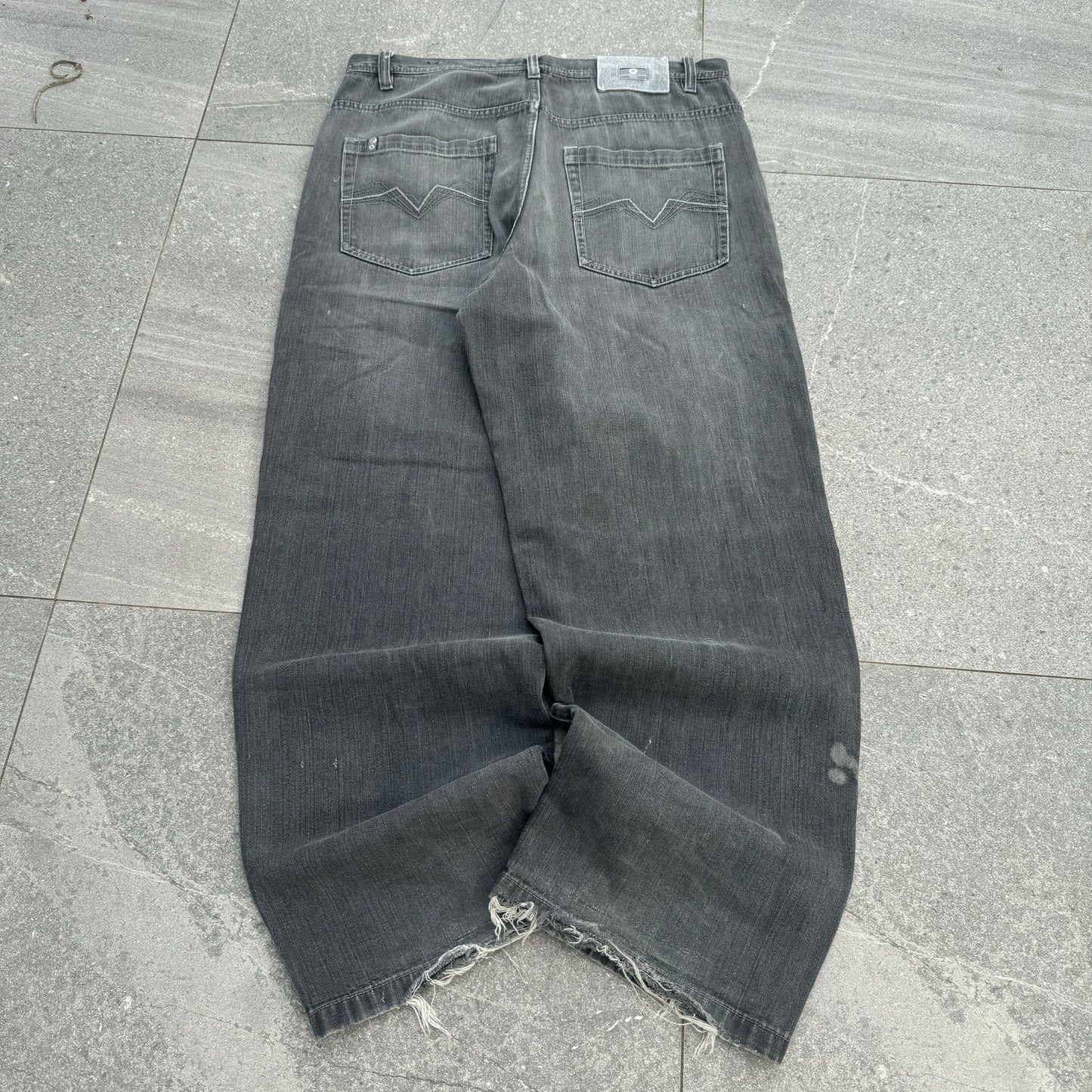 beaaaut grey fader southpoles - 36x32”