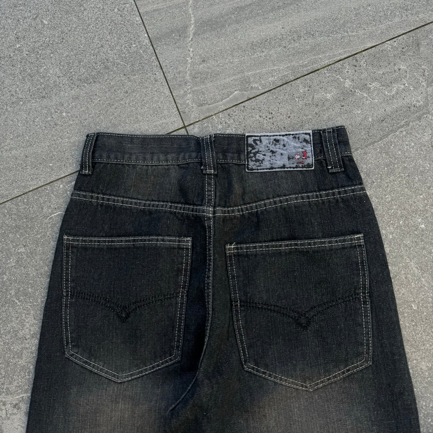 ecko front hits - 30x30”