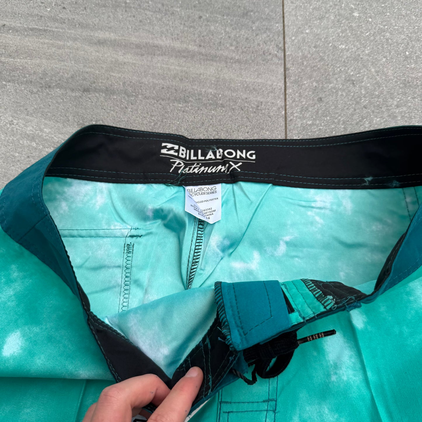 deadstock billabong boardies (baggy fit) - 36 & 38”